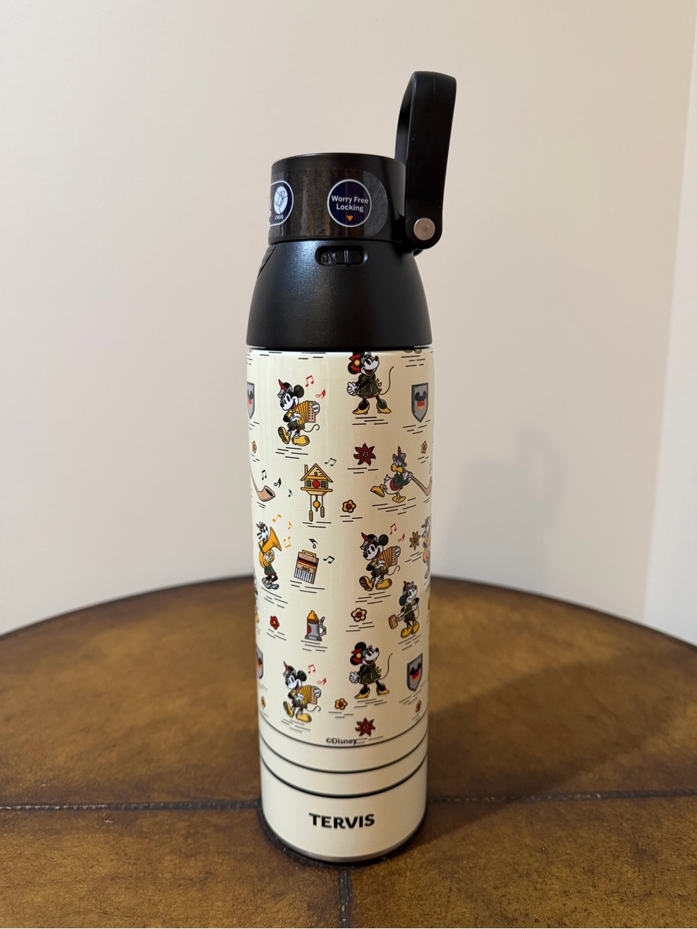 NEW DISNEY EPCOT GERMANY MICKEY /FRIENDS STAINLESS TERVIS VERSA LID 
TUMBLER 26o